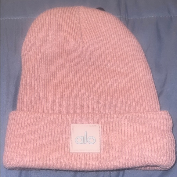 ALO Yoga Accessories - ALO Yoga Everyday Beanie - Dusty Pink